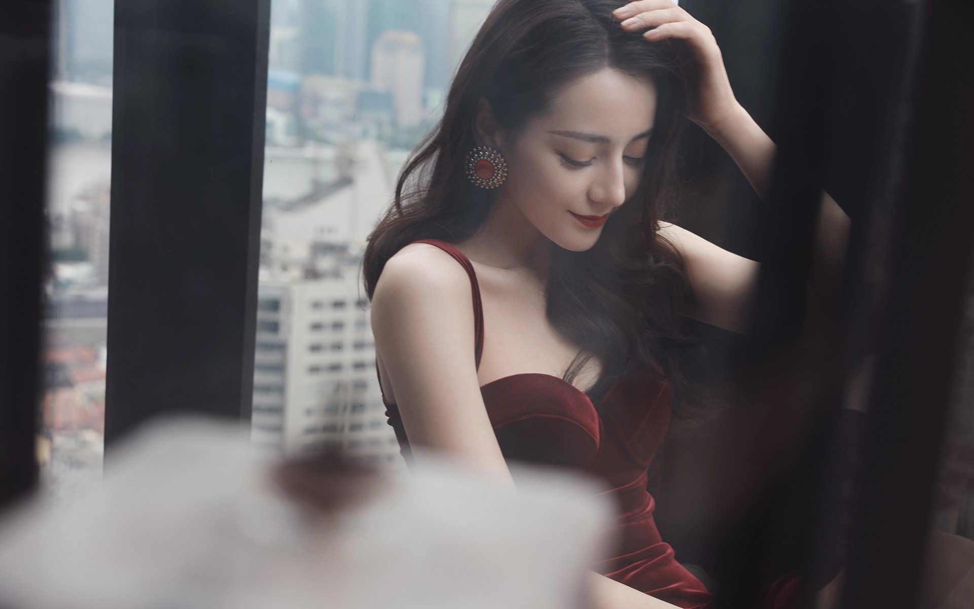 伊朗骑手卡尔·阿里·阿尔达比在巴黎奥运会上首次亮相即夺得障碍赛银牌，表现出色。