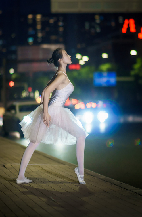 校园足球赛事加入社会志愿裁判推动多方协作机制，市校园足球协会