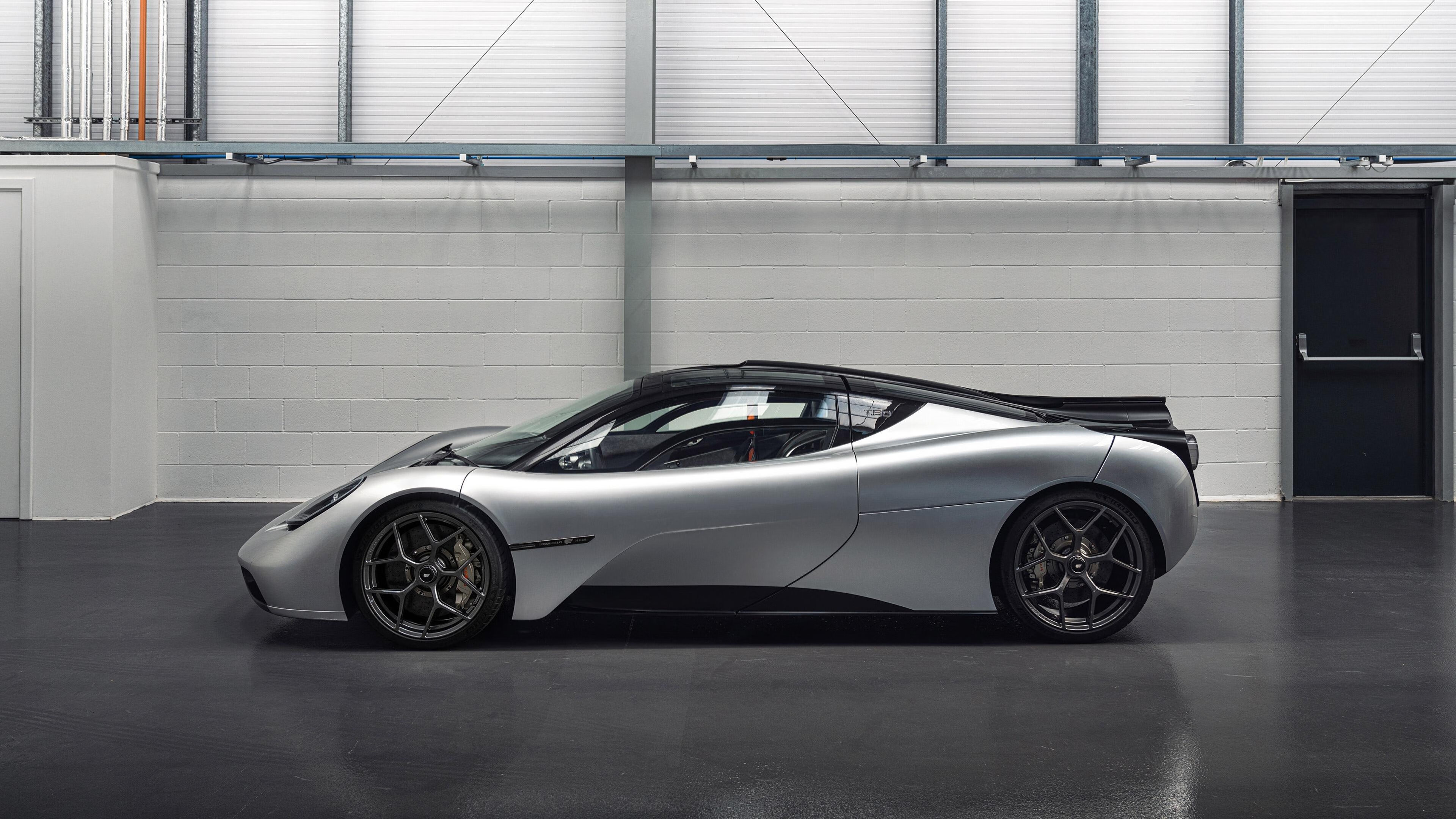 欧洲杯激情再临：攻防精彩不断，令人心潮澎湃！