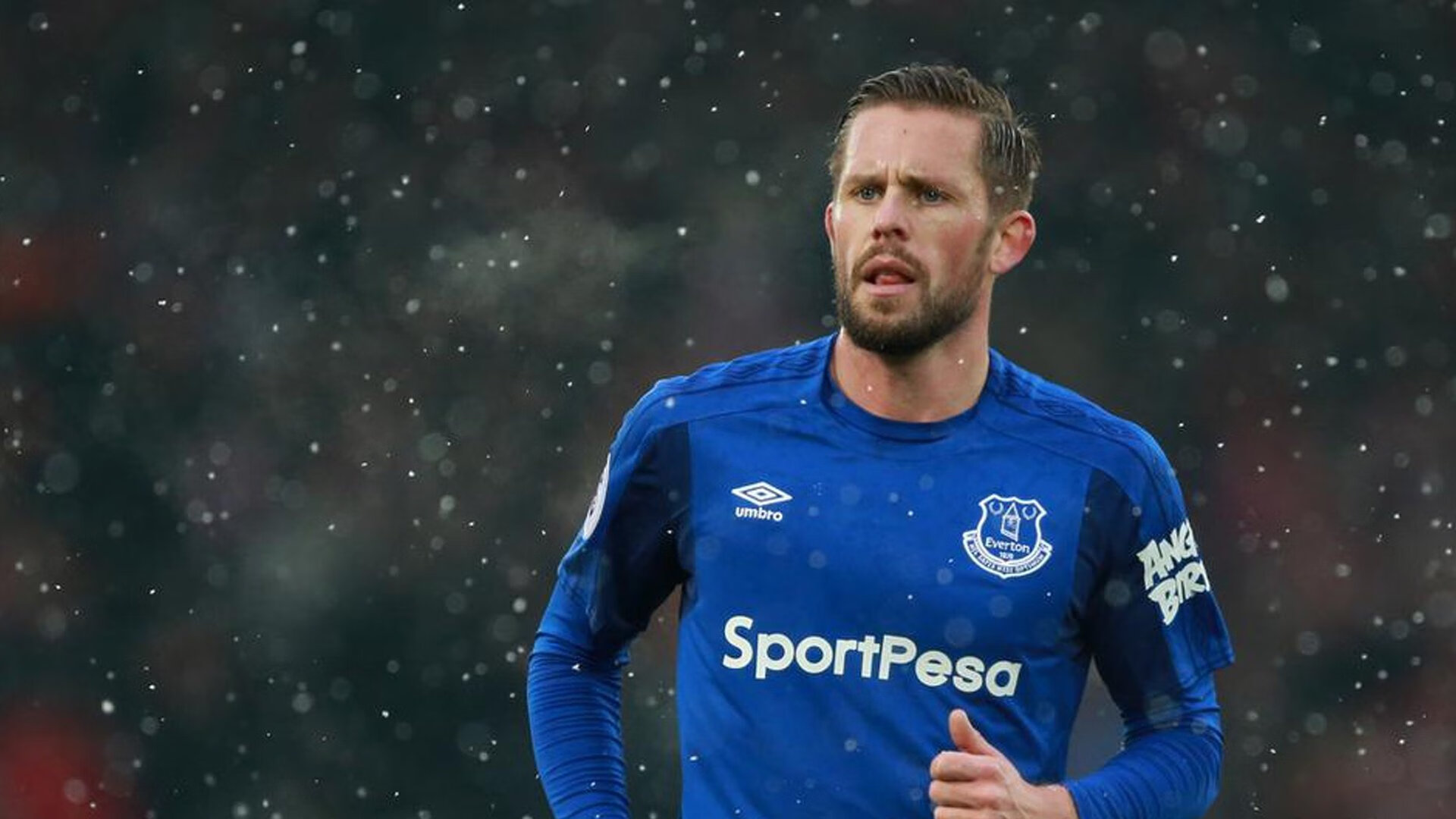 “校园足球文化节盛大开幕，推动全民体育运动”，校园足球文化节标语